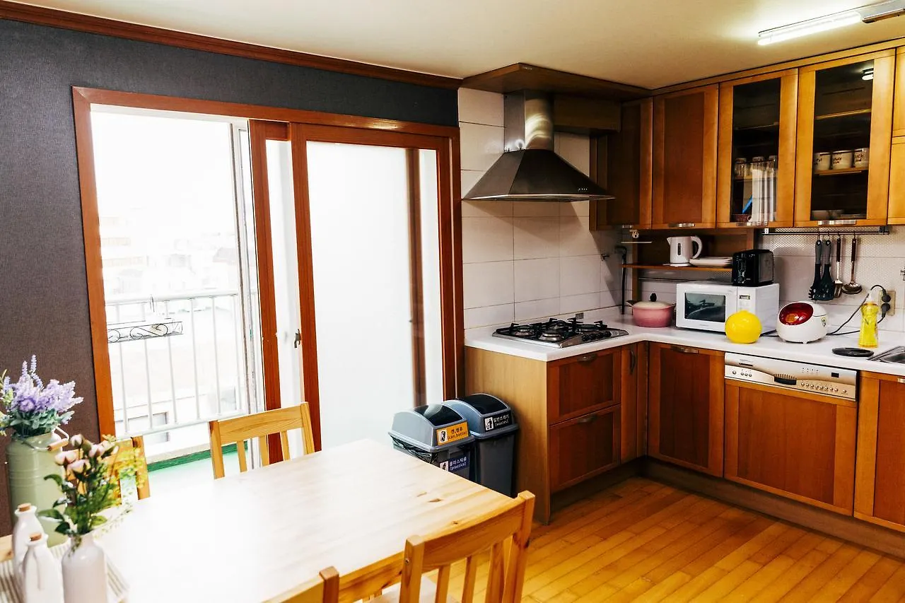 Antique Cozy House In Hongdae Apartment Seoul 0*,  South Korea